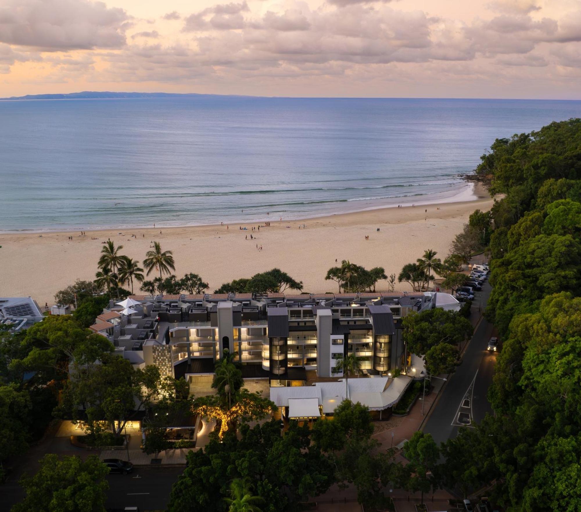 Netanya Noosa Beachfront Resort Extérieur photo