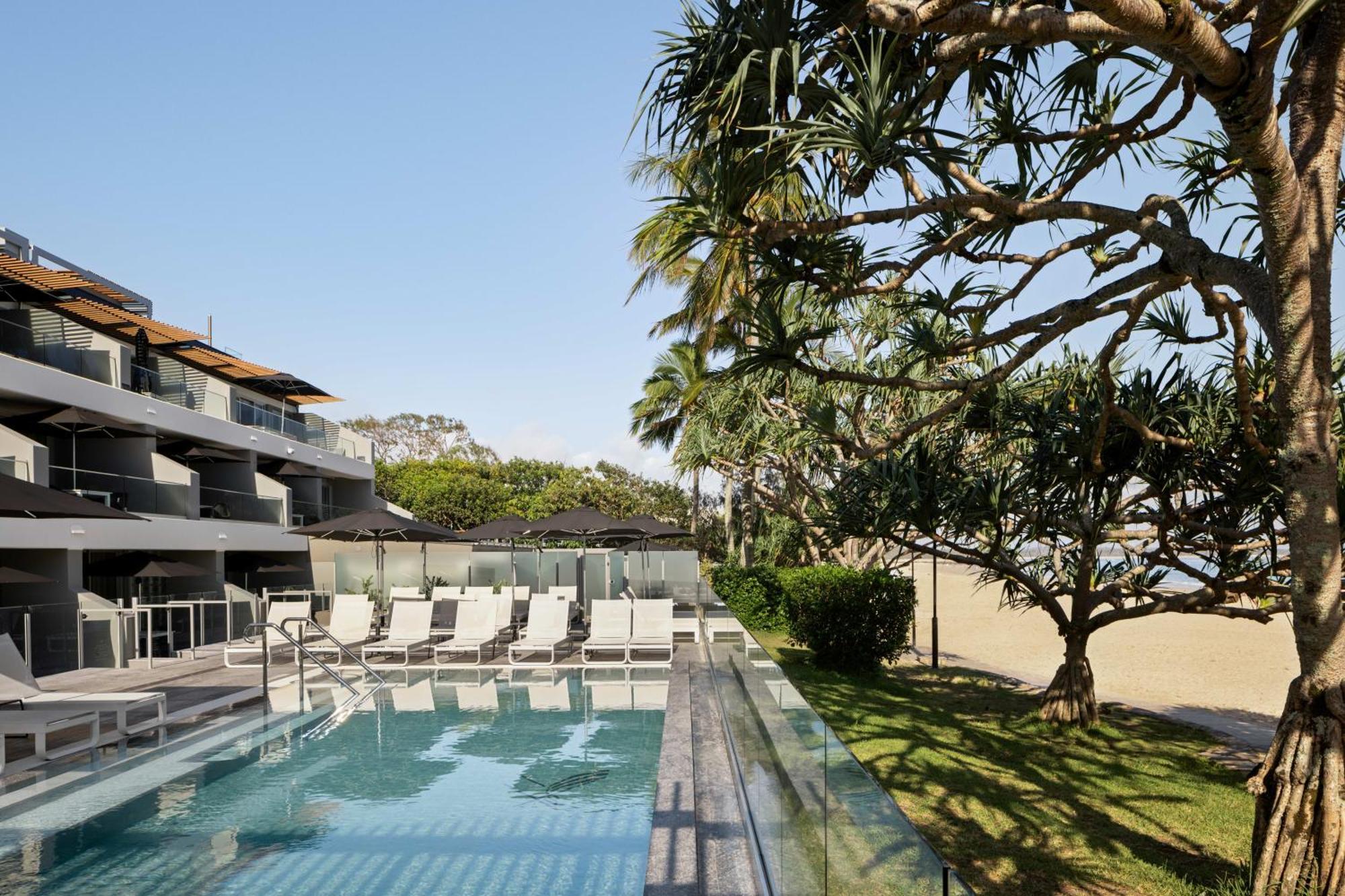 Netanya Noosa Beachfront Resort Extérieur photo