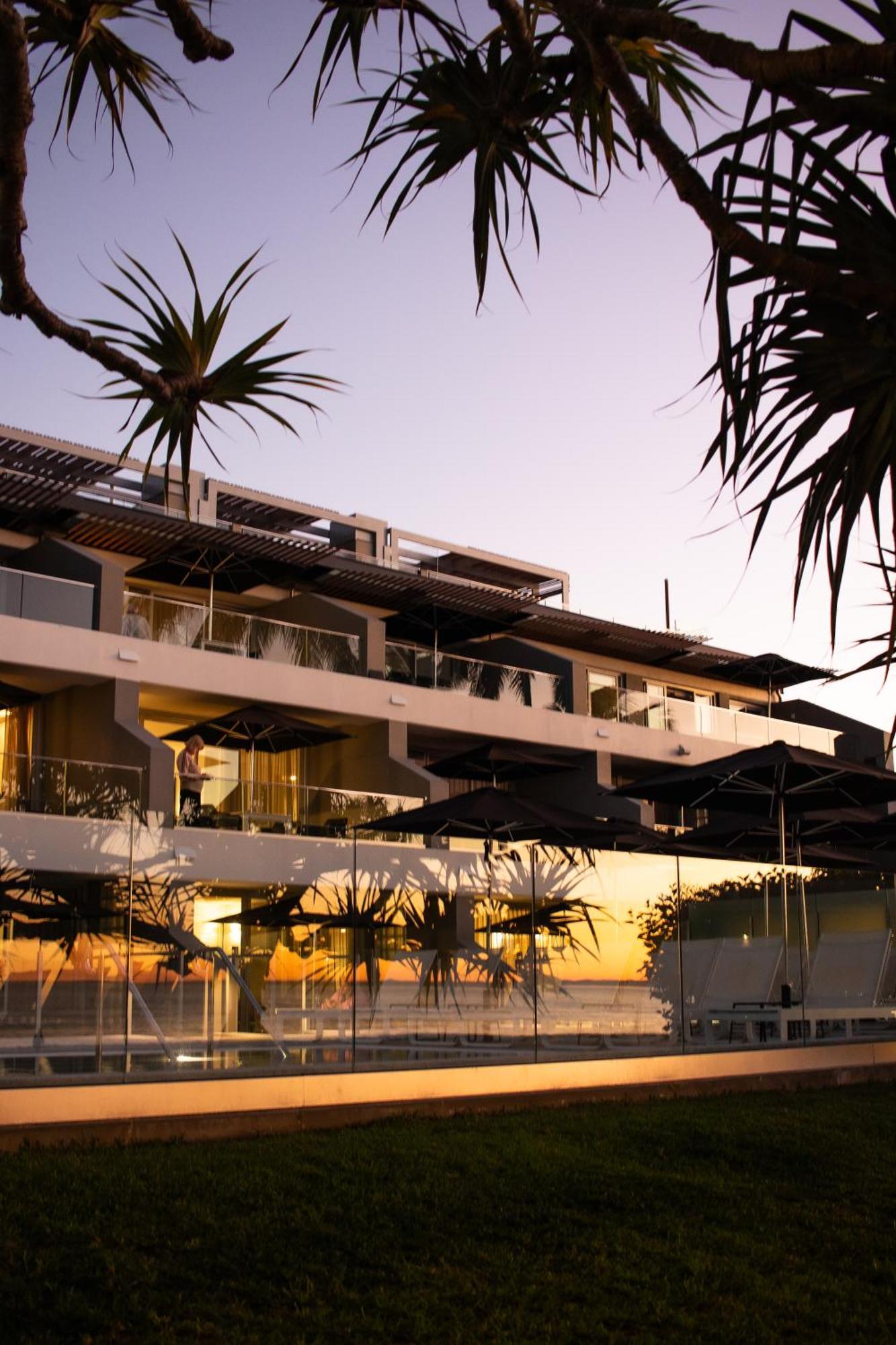 Netanya Noosa Beachfront Resort Extérieur photo