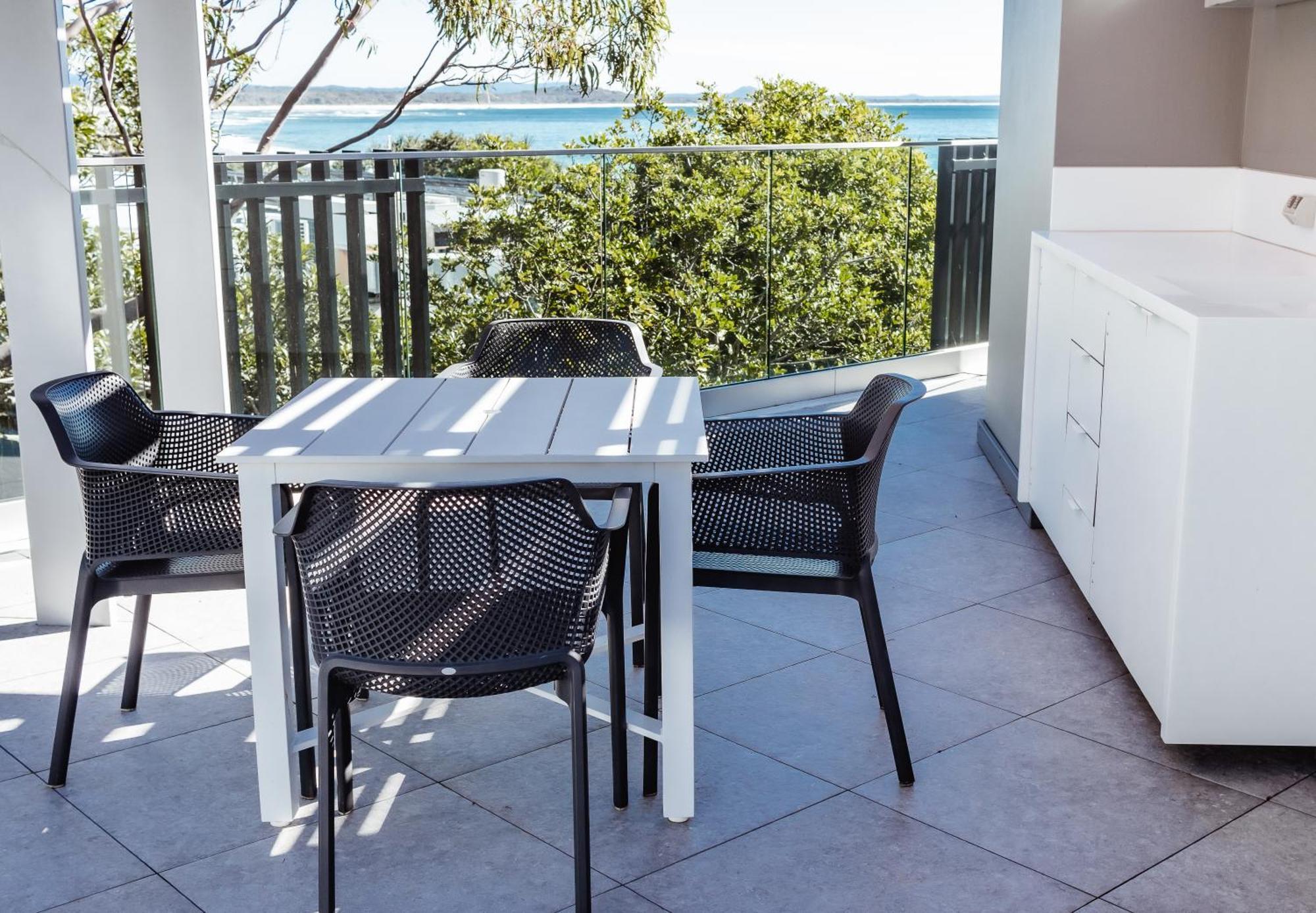 Netanya Noosa Beachfront Resort Extérieur photo